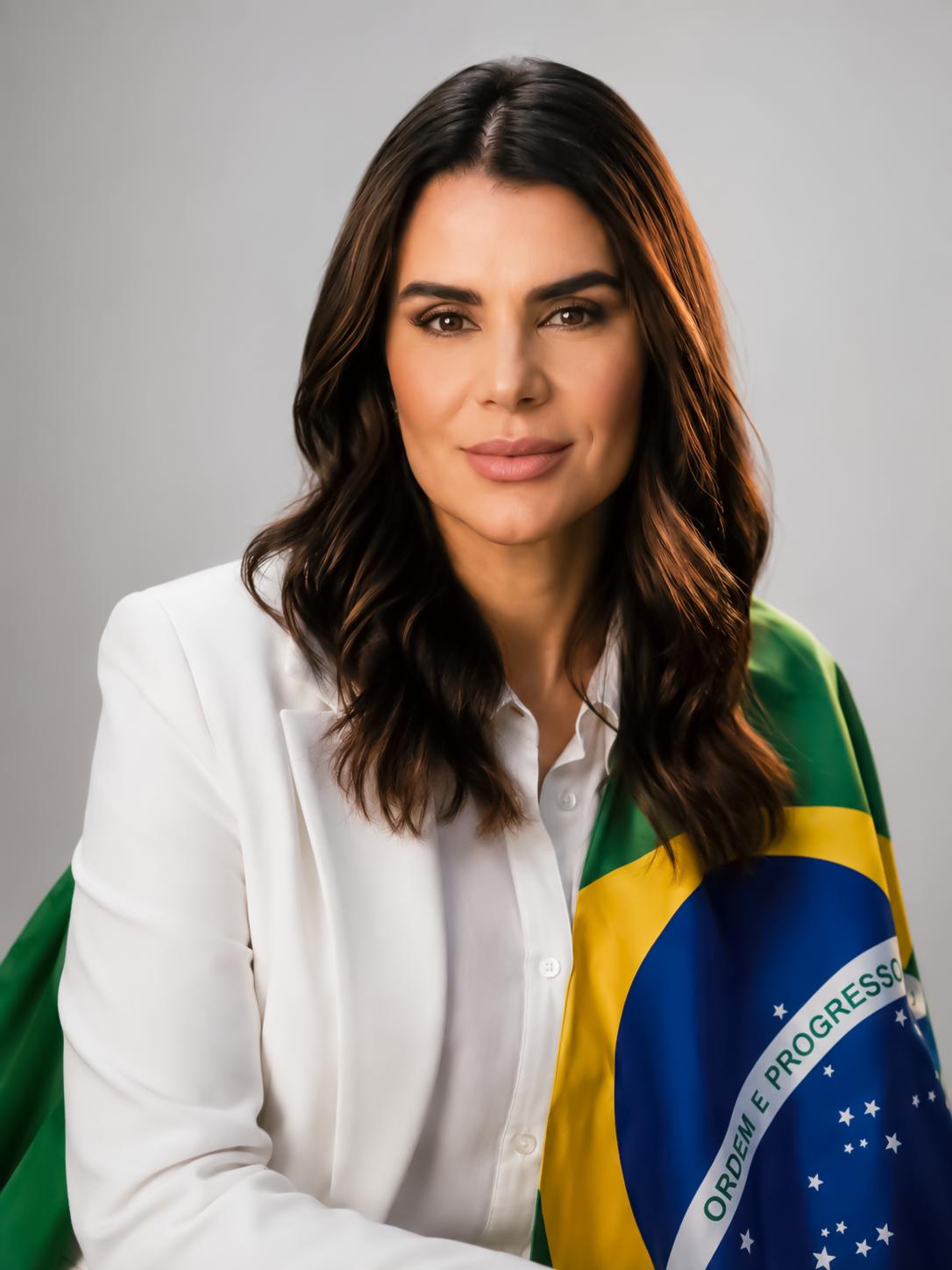 Dani Linhares com a bandeira do Brasil